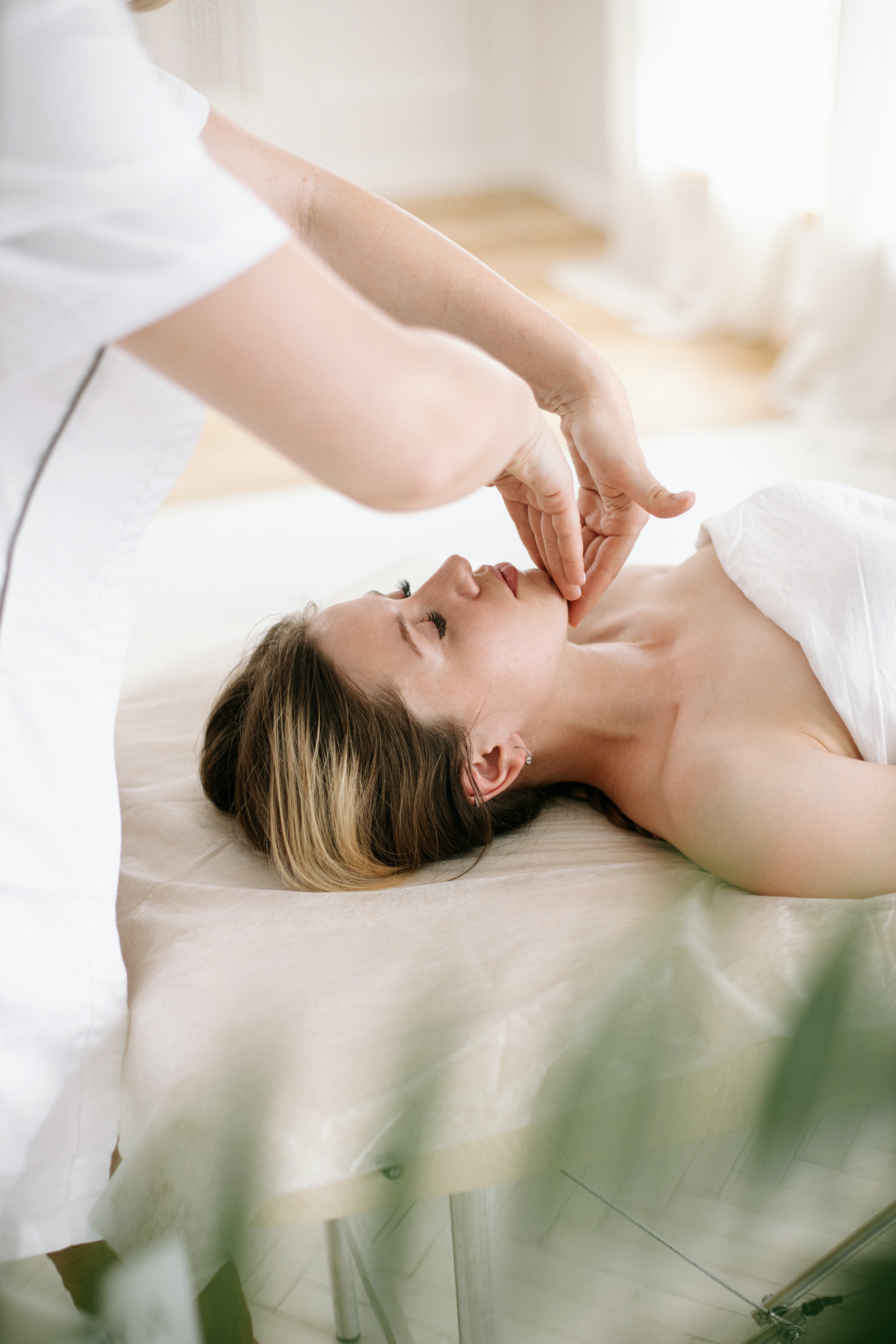 Thai massage and kobido facial lifting effect